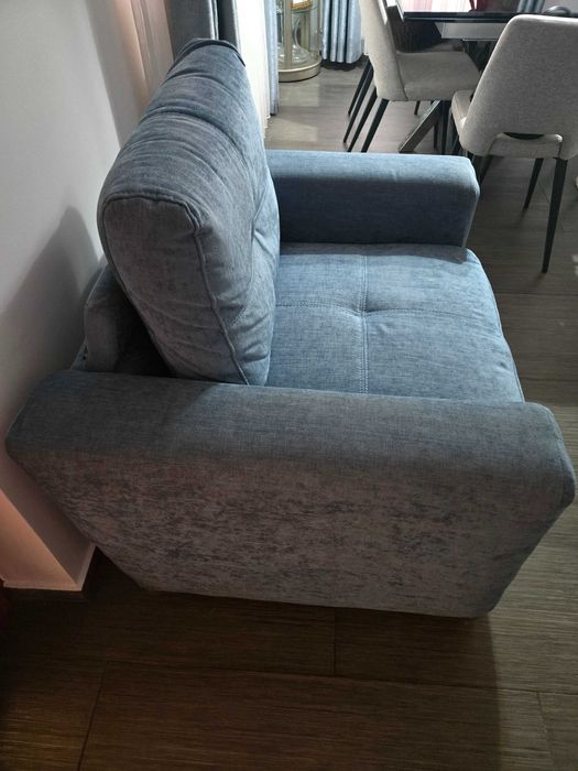 Vand fotoliu albastru in stare buna