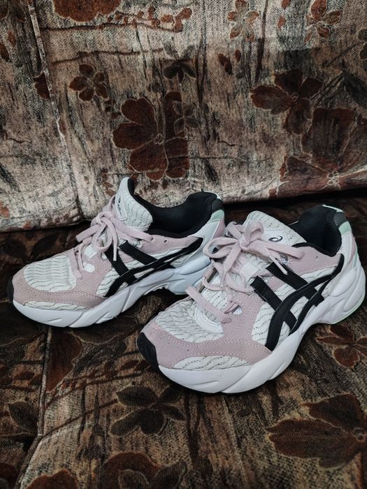 Дамски маратонки -Asics