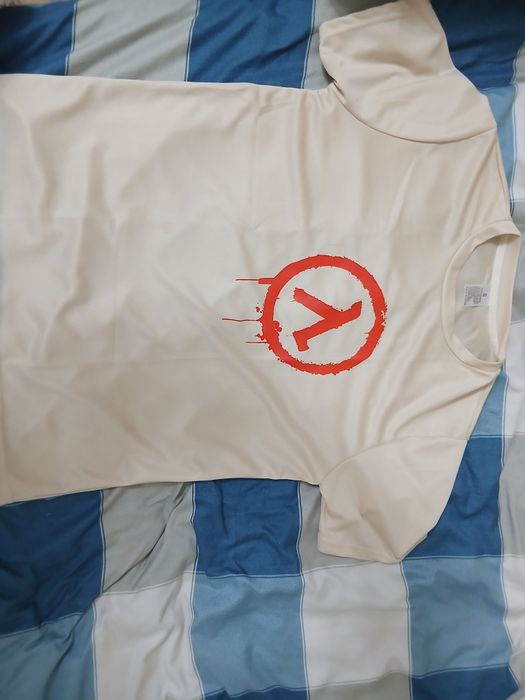 Футболка с логотипов half-life