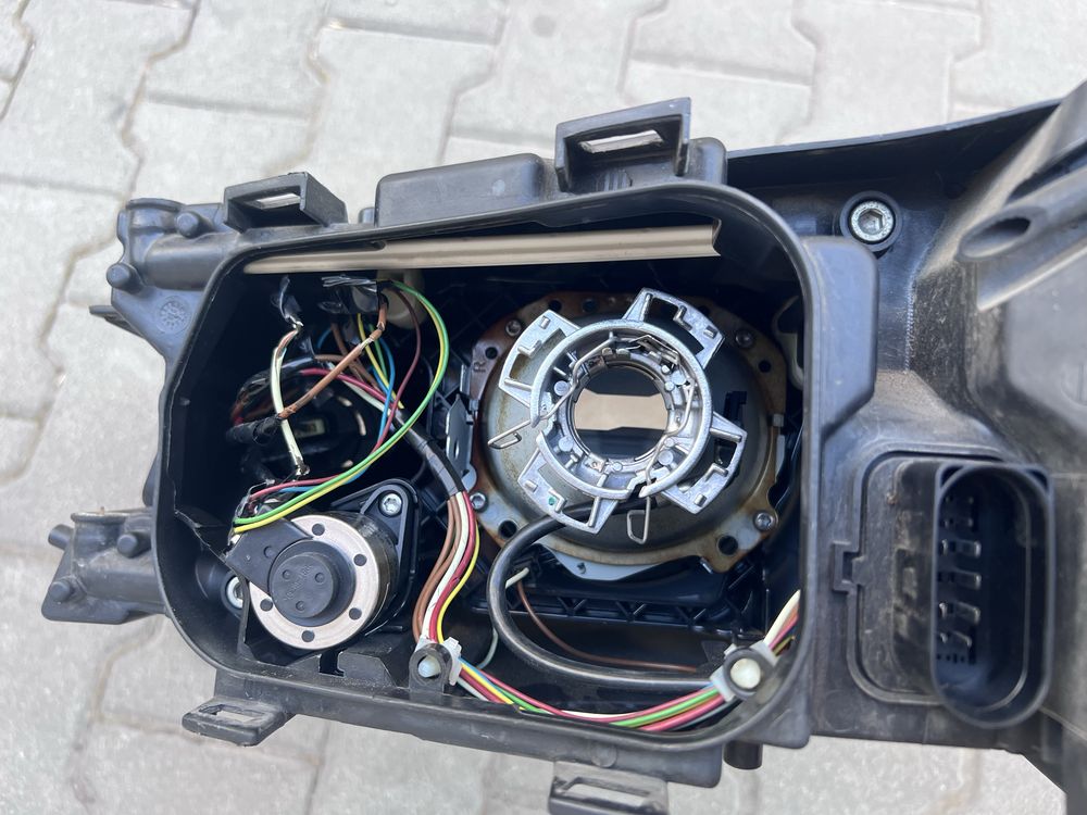 Фарове HELLA за Audi A6 4F