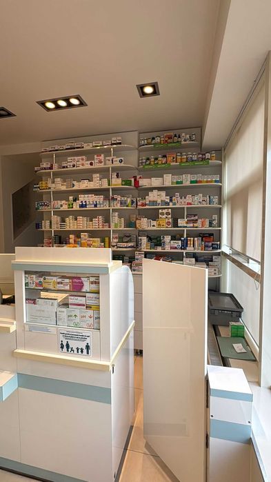 Vând mobilier farmacie complet – stare excelentă