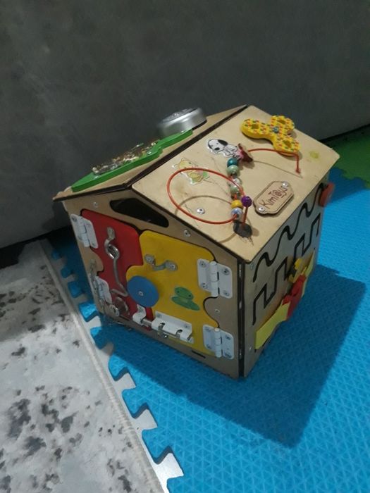 Домик бизиборд для детей