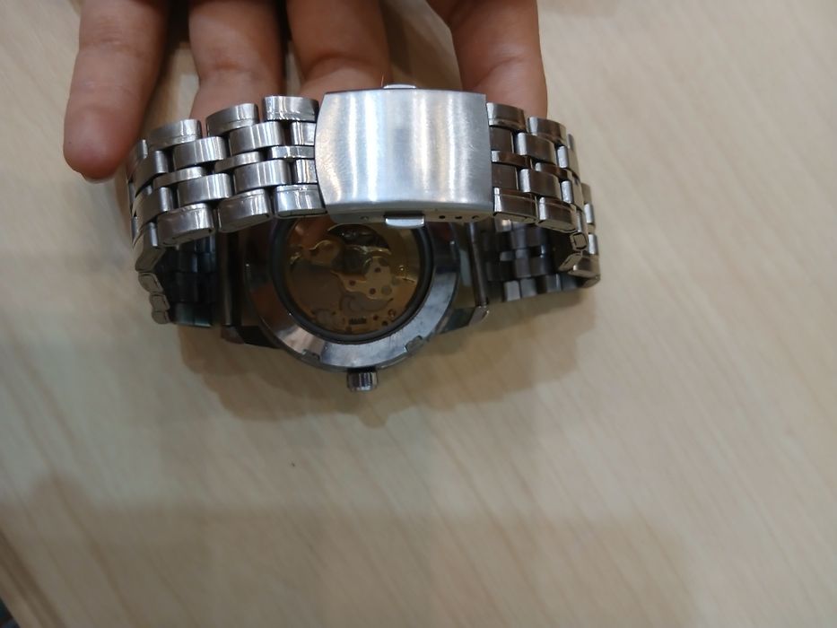 Часы продаются рабочие