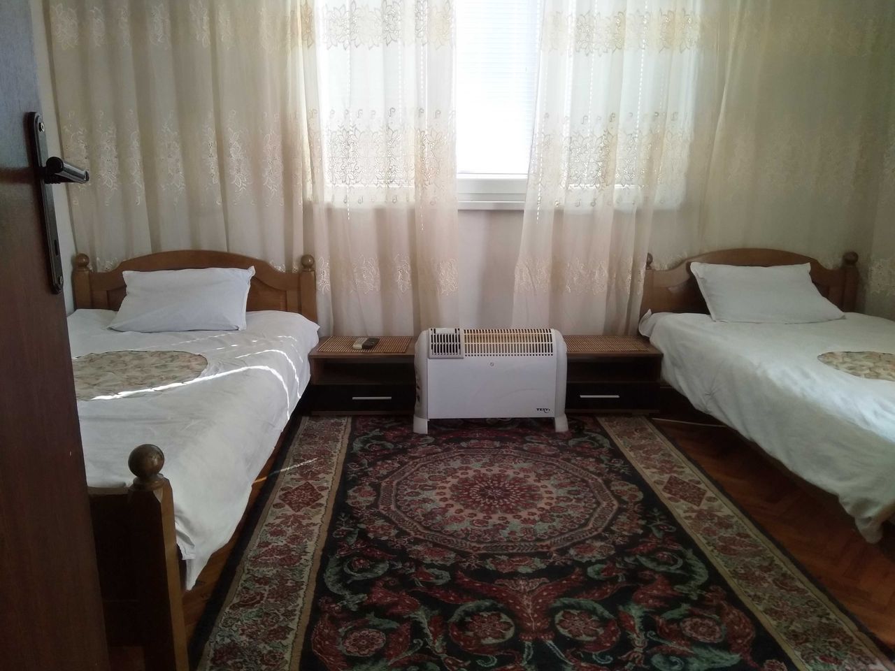 Дава се под наем Тристаен апартамент в Велико Търново, Център - 110 кв.м за 306 € - Снимка #5
