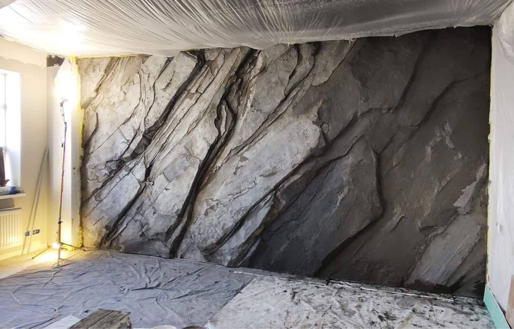 Борельеф хизмати , художник