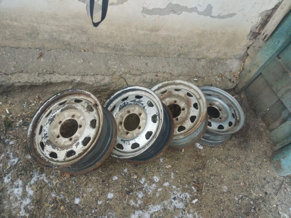 Продам диски железные р 16 на УАЗ