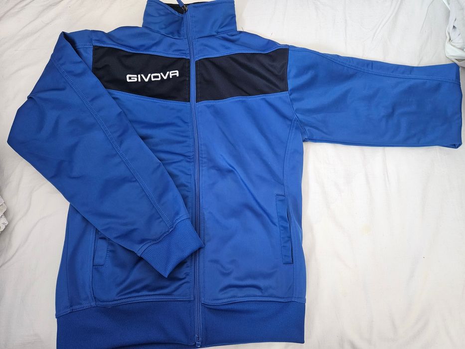 Спортен комплект +яке и тениска Givova