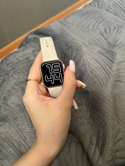 Продам Apple watch SE 2