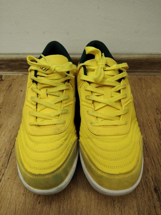 Adidasi umbro fotbal in sala