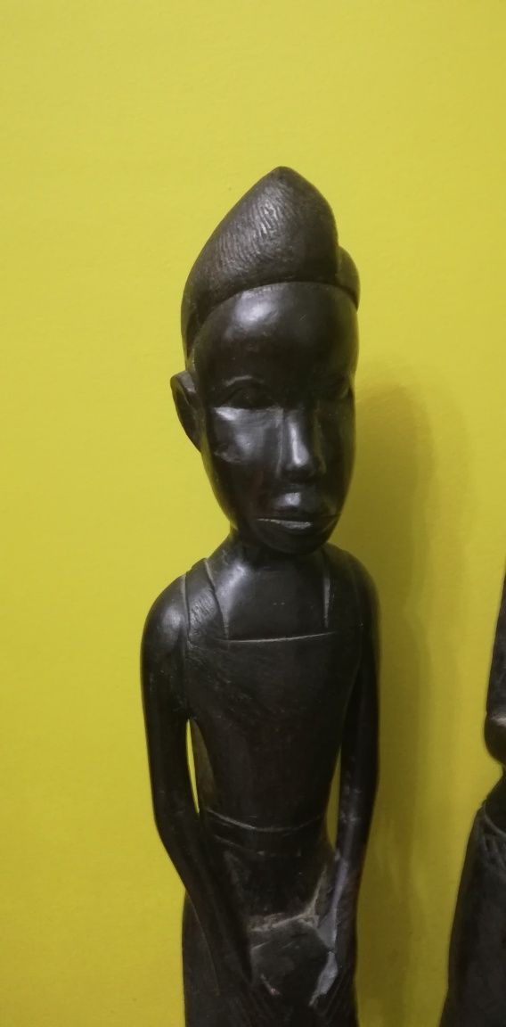 Vând 2 statuete cultura neagră africană