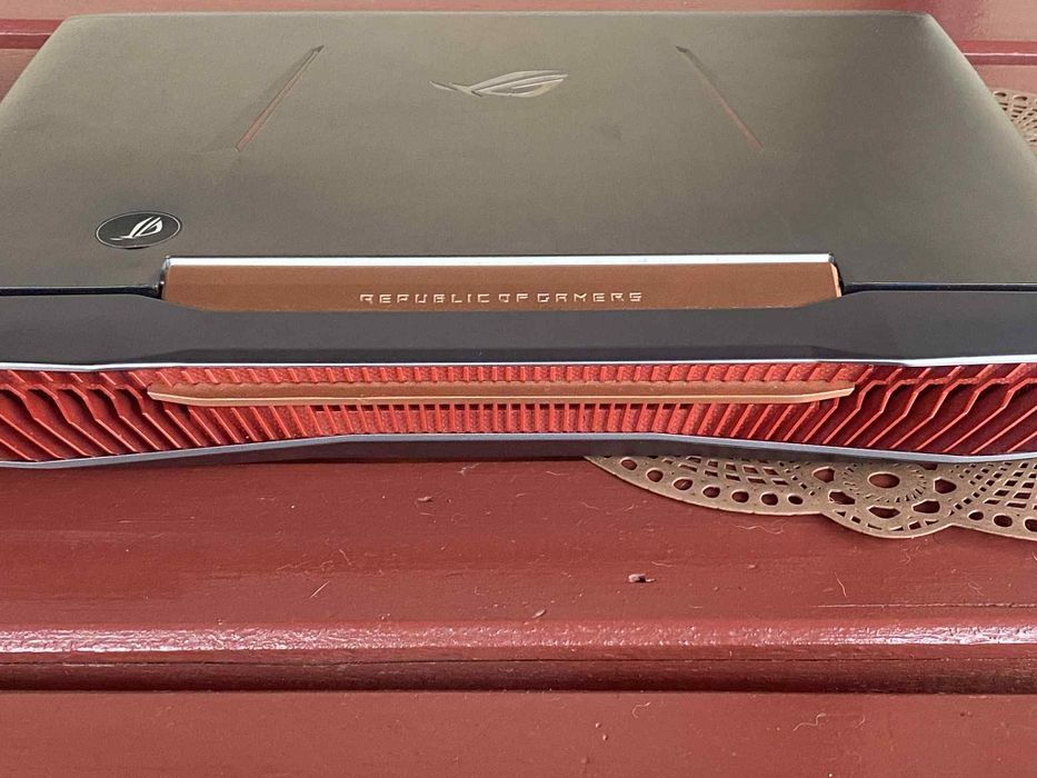 Laptop Gaming Asus Rog i7 cu 48 GB Ram și Ssd 1TB