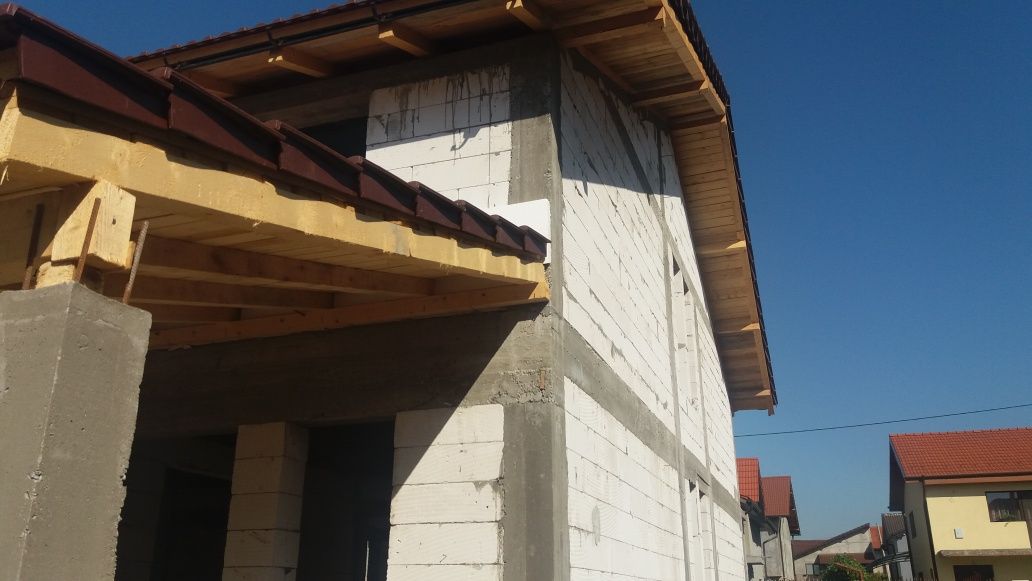 Lucrări construcții, case la roșu