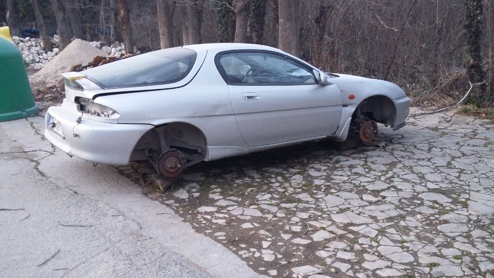 Мазда МХ3 1.8 Mazda MX3 1.8i на- части