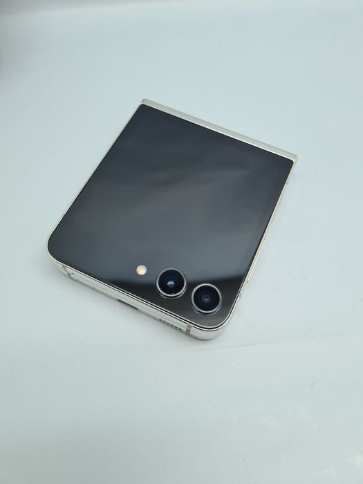 Samsung flip 5  256gb