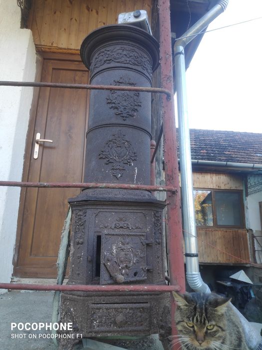 Vând soba veche din fonta
