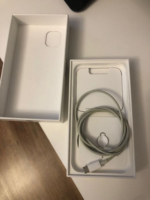 iPhone 11, Negru, 128 GB