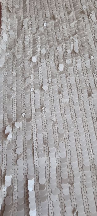 Дамска рокля в бяло тип потник с паети