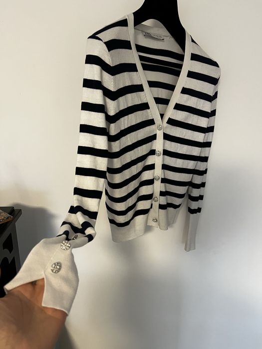 Pulover alb cu albastru de la Zara