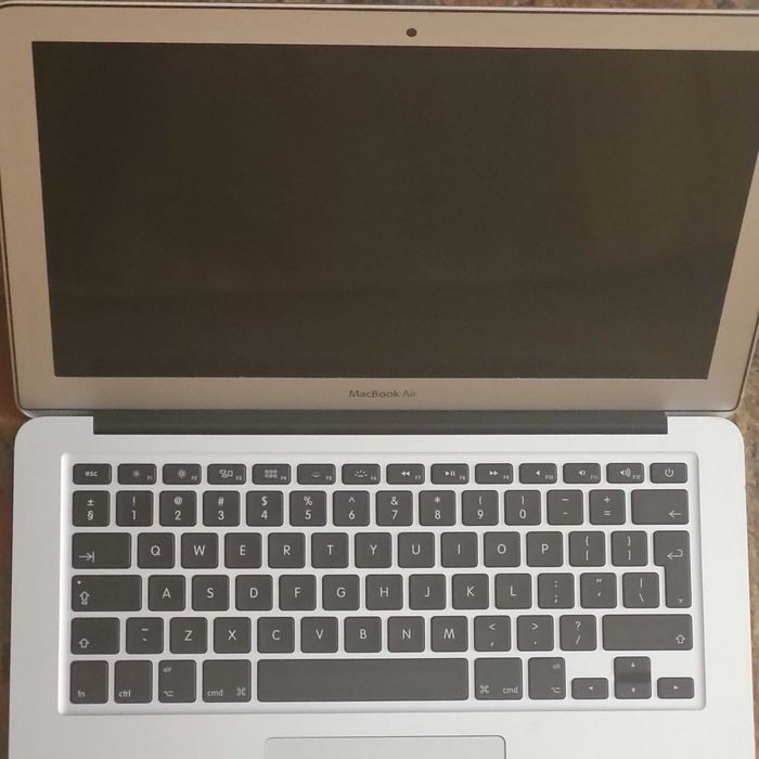 Laptop Apple MacBook pentru nepretentiosi