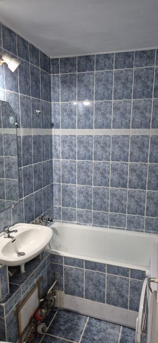 Închiriez garsoniera decomandata