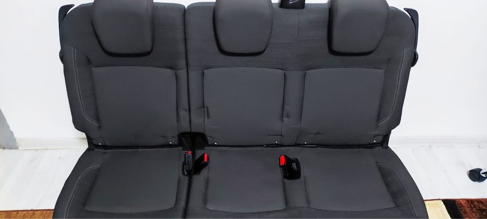 Vând banchetă de Dacia Lodgy