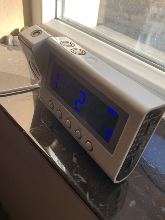 Ceas multifunctional cu proiectie pe tavan ora si temperatura