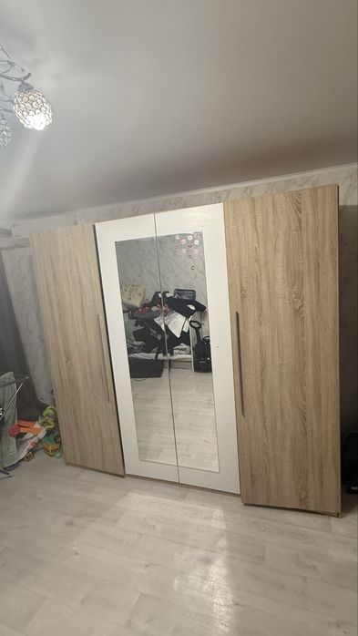 Отдам шкаф фольшой вместительный даром