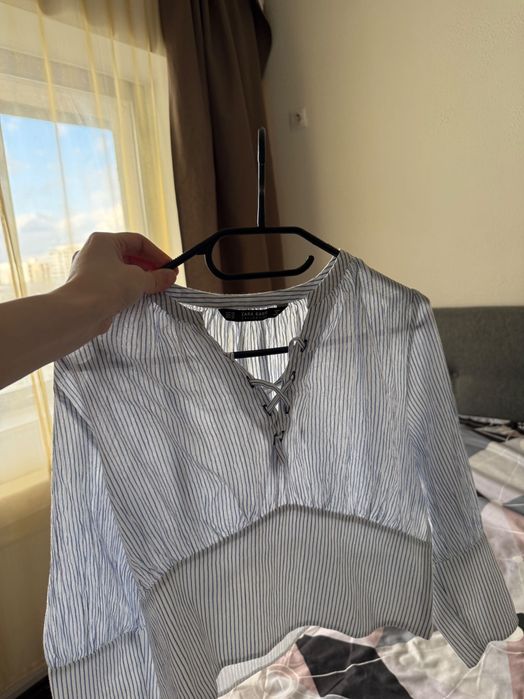 Cămașa cu dungi albastre