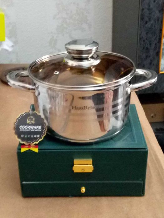 Набор кастрюль новый , шикарный подарок.