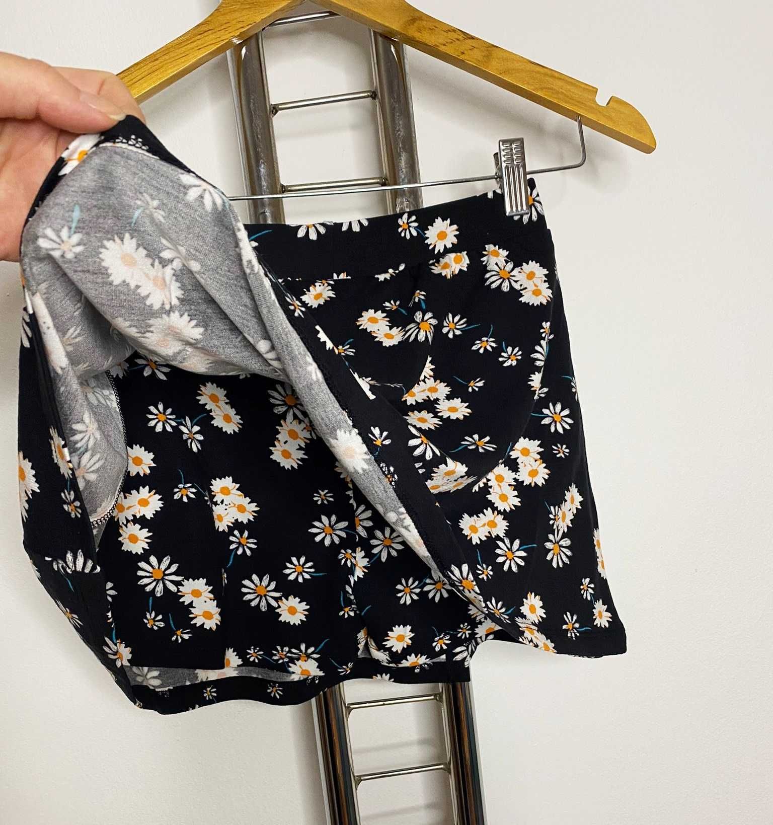 Fusta mini cu pantaloni scurti floral print Asos