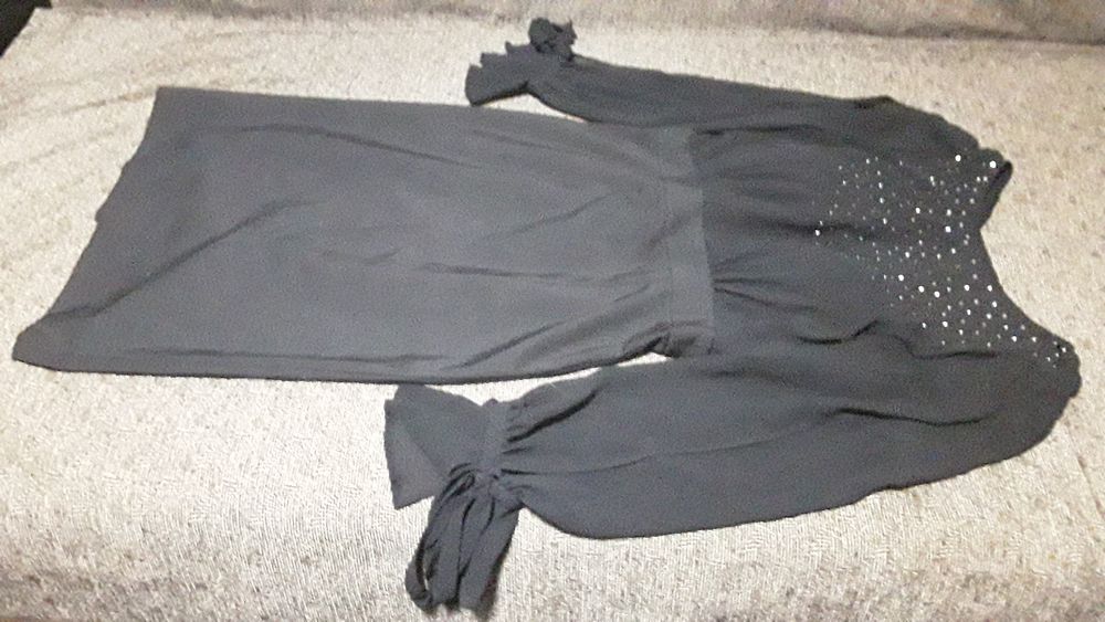 Rochie de ocazie neagra stofa cu voal .