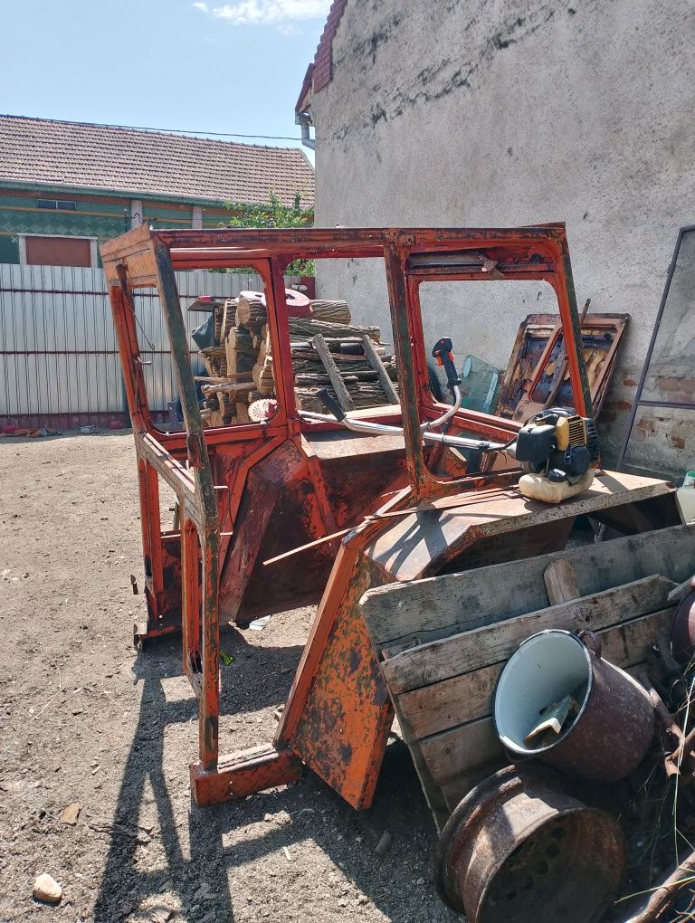 Vând tractor Fiat 4x45
