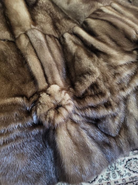 Vand haina de blana de vizon