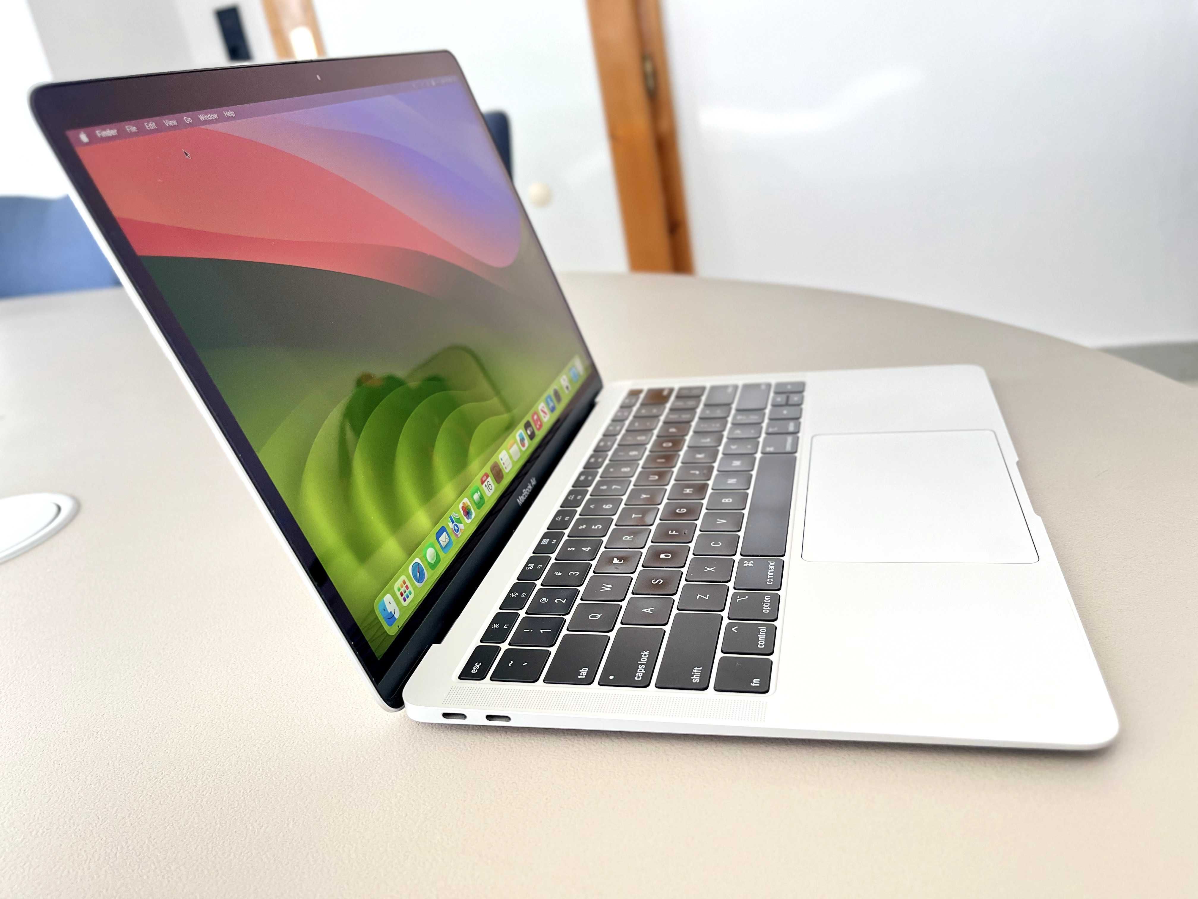 Apple MacBook AIR 13 A1932 i5 3.6Gz 16GB 256GB NVMe True Tone