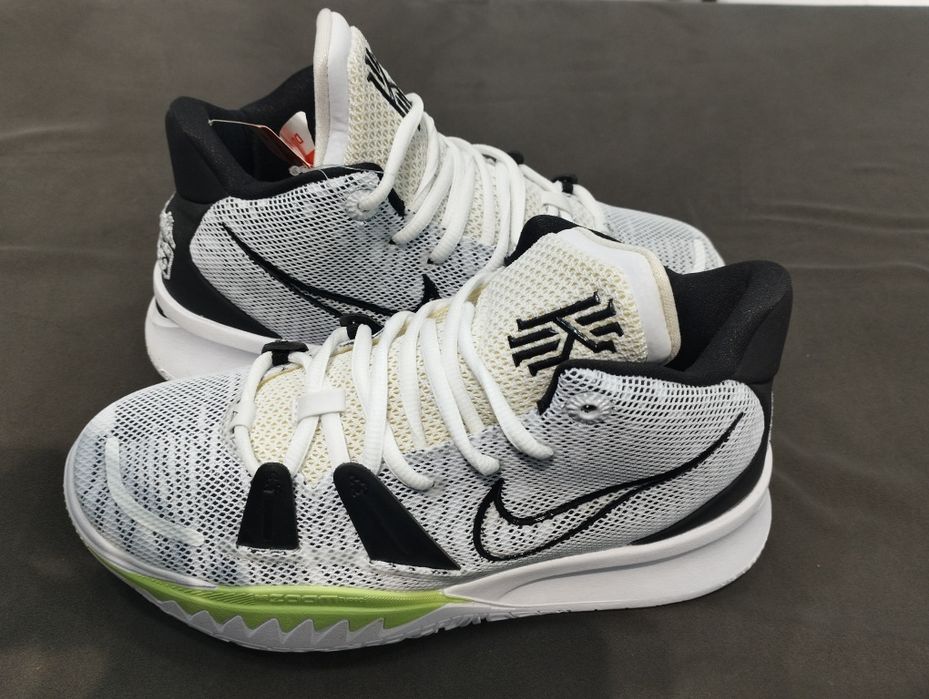 Nike     Kyrie 7