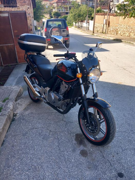 Продавам Хонда цбф турър