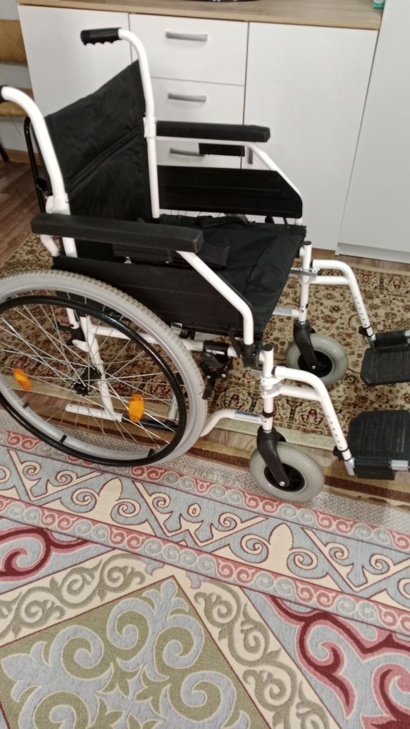 Продам инвалидную коляску