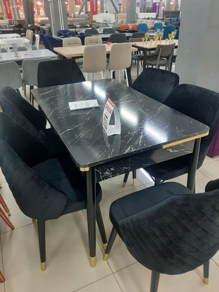 Срочно! Новый стол со стульями