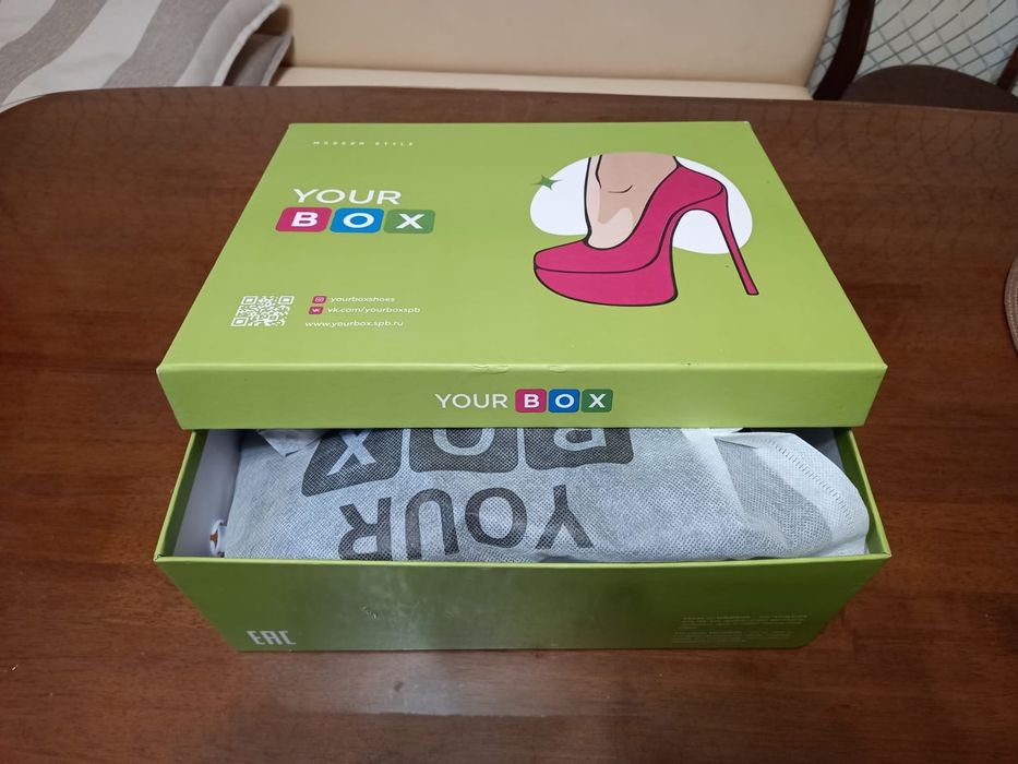 Продам кросовки для девочек 38 размер