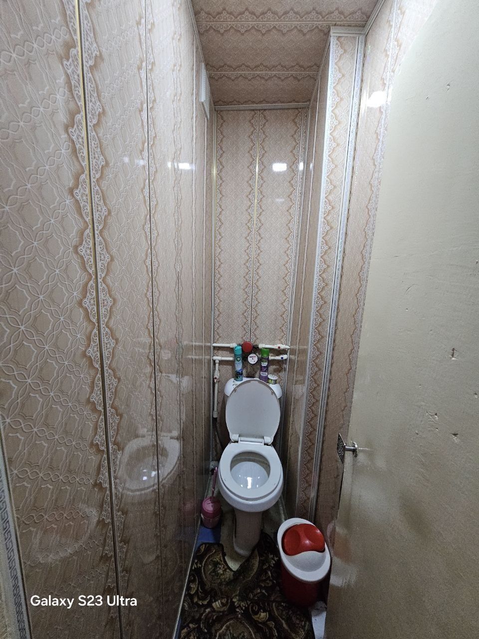 2-xonali 4-qavatda 56m² kvartira sotiladi.
4-qavatli panelniy dom.
Ikk