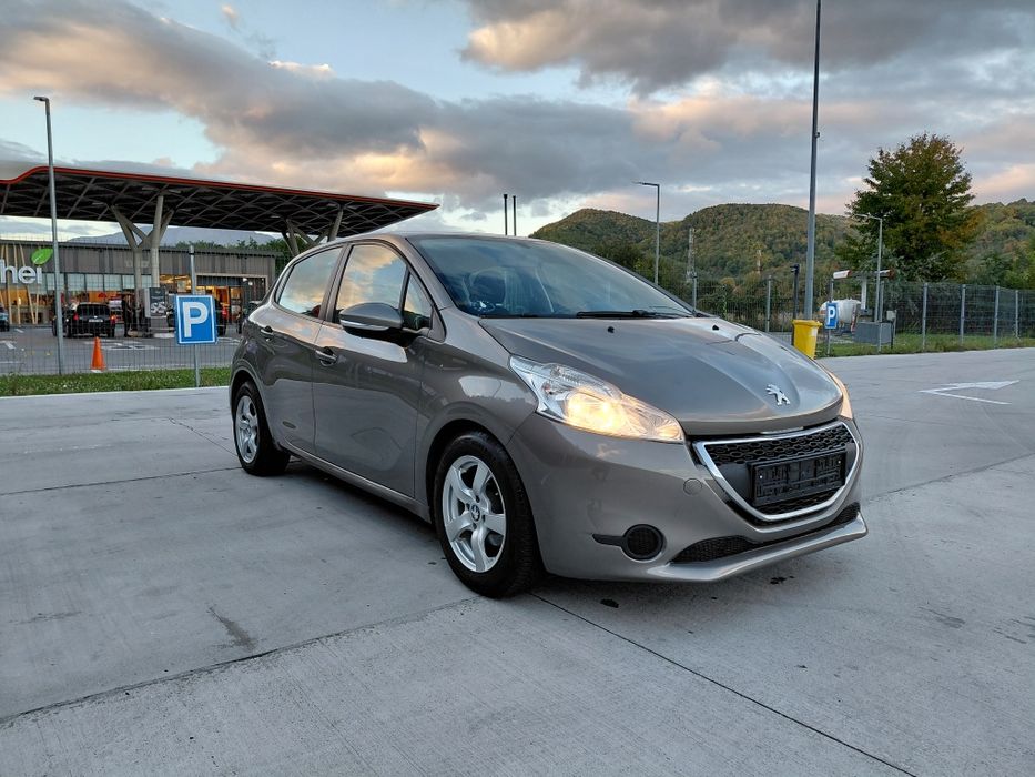 Peugeut 208 1,6 diesel an 2013 euro 5 Navigație /Incalzire scaune /