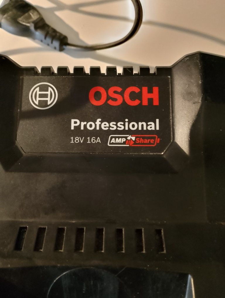 Бързо зареждащо зарядно Bosch 18v-16A
