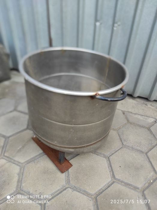 Бак мусорный бытовой