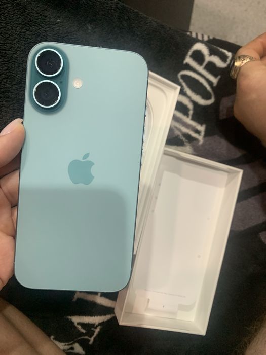 Айфон 16 на 256 гигов