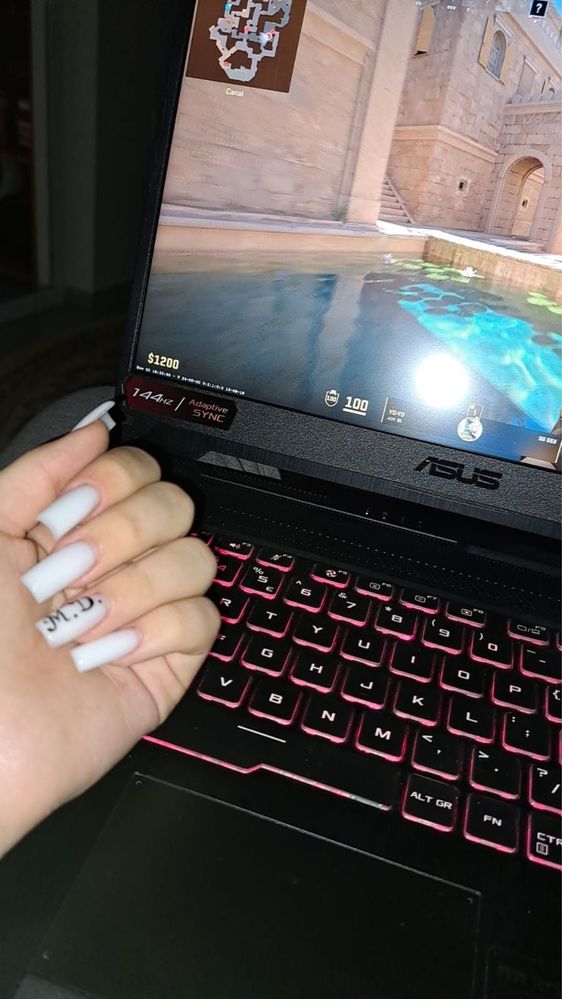 Caut modele pentru unghii