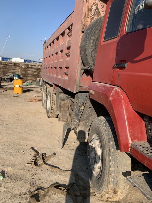 Самосвал Sinotruk