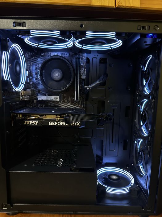 Геймърски компютър + 2 Монитора! 180Hz и 60Hz