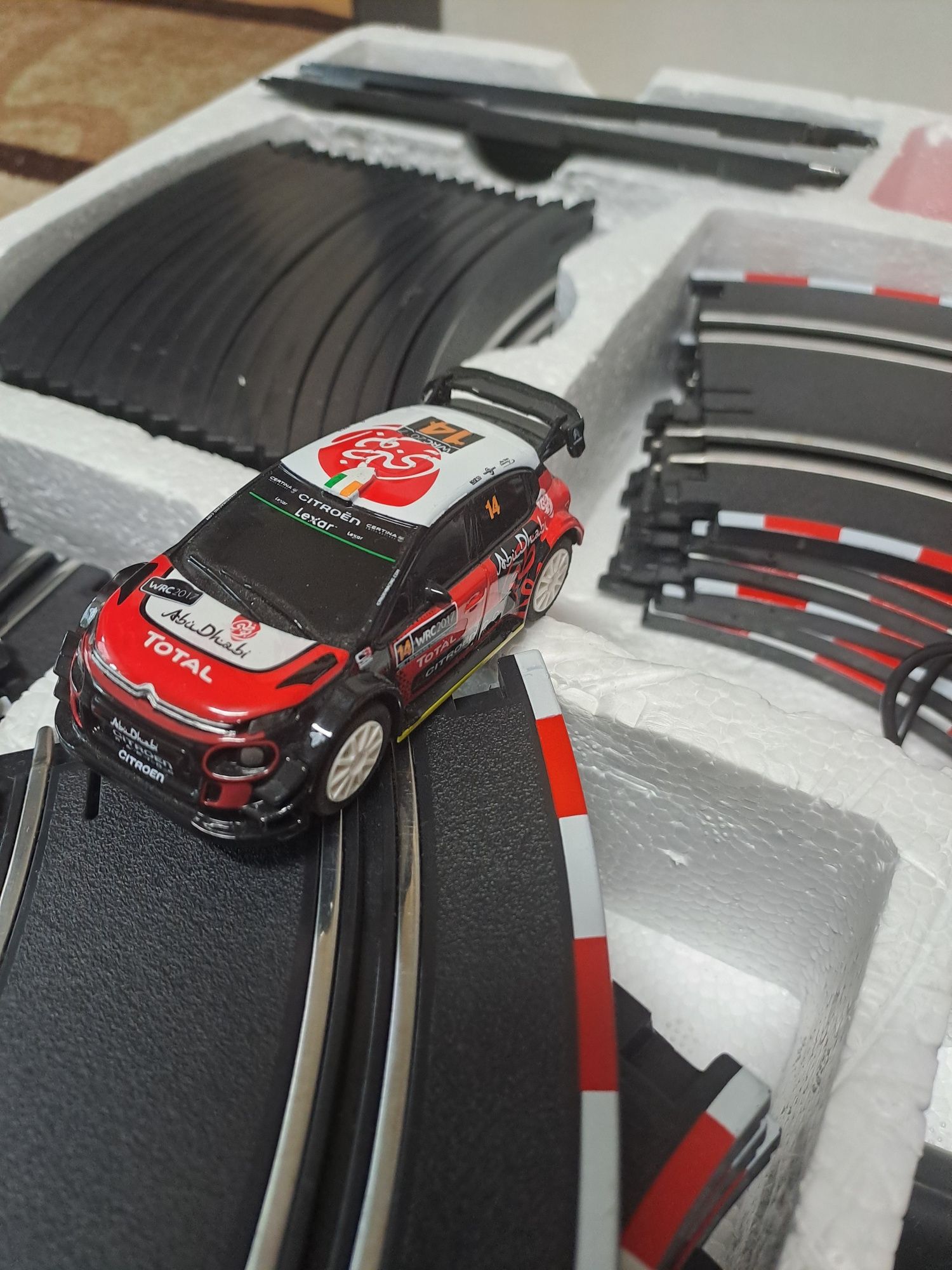 Писта WRC с четири варианта и две колички
