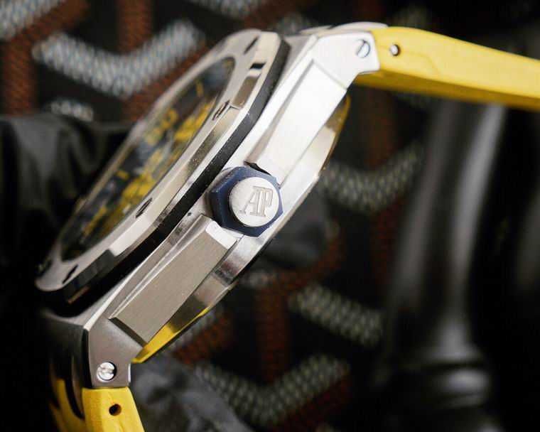 Audemars Piguet Royal Oak Offshore Diver с автоматичен механизъм