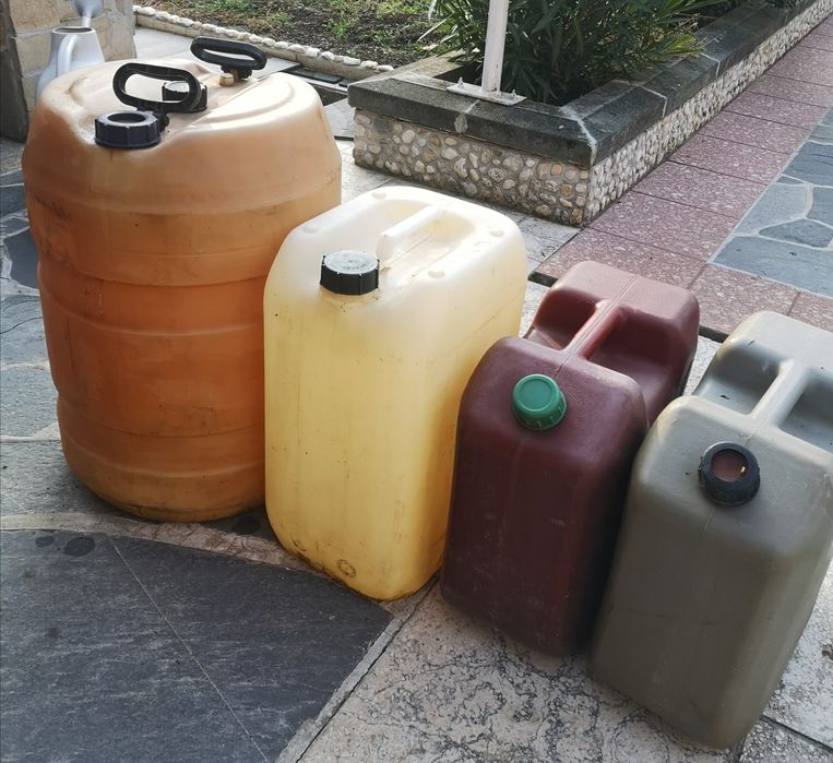 Пластмасови туби 4бр.цена за всичките.